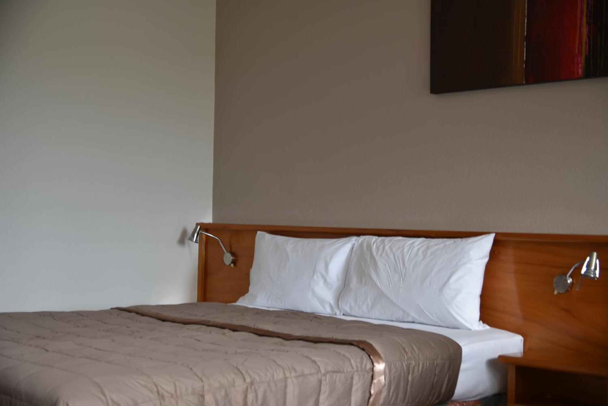 Aotea Lodge Porirua Buitenkant foto