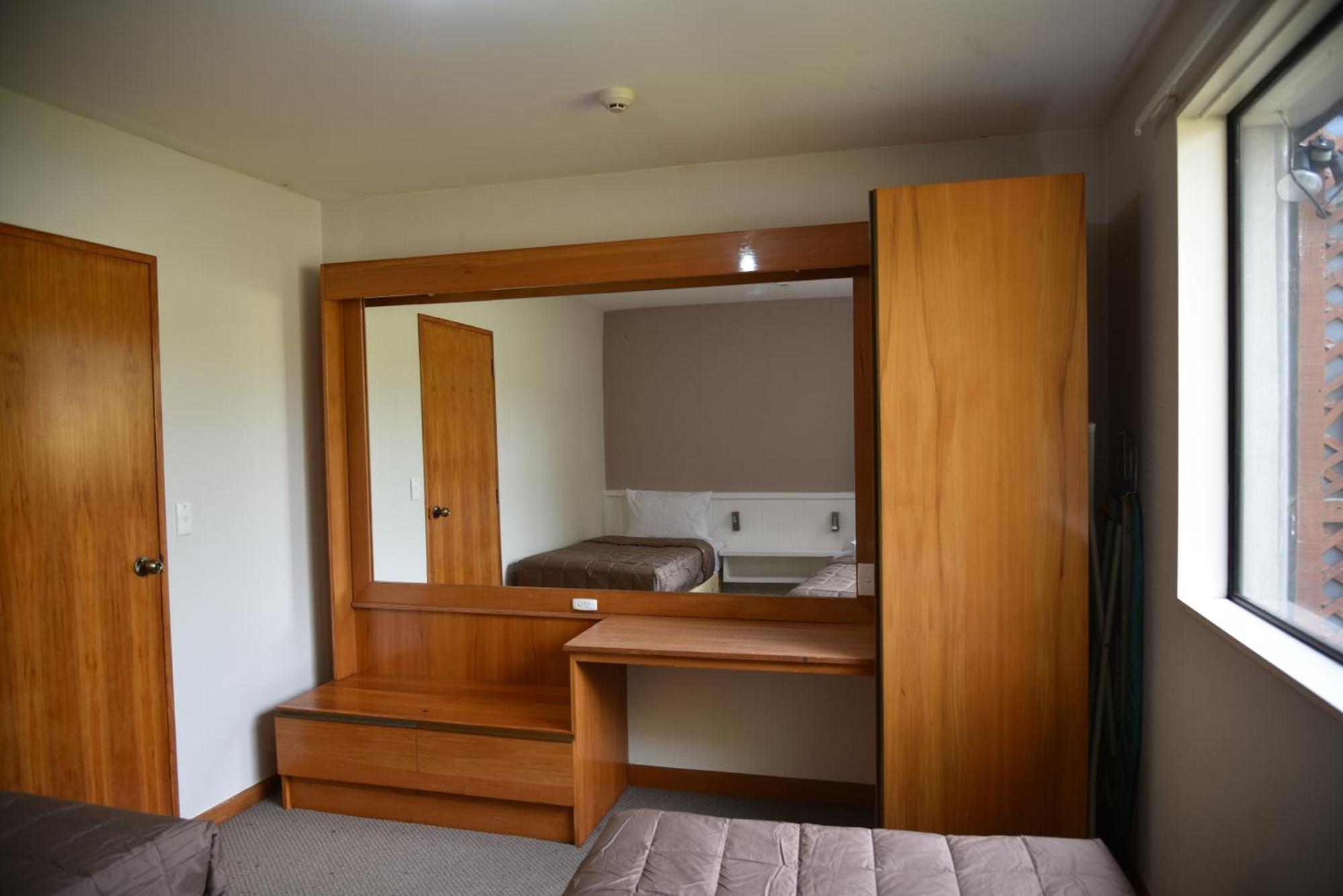 Aotea Lodge Porirua Buitenkant foto