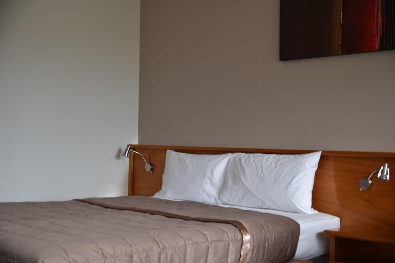 Aotea Lodge Porirua Buitenkant foto