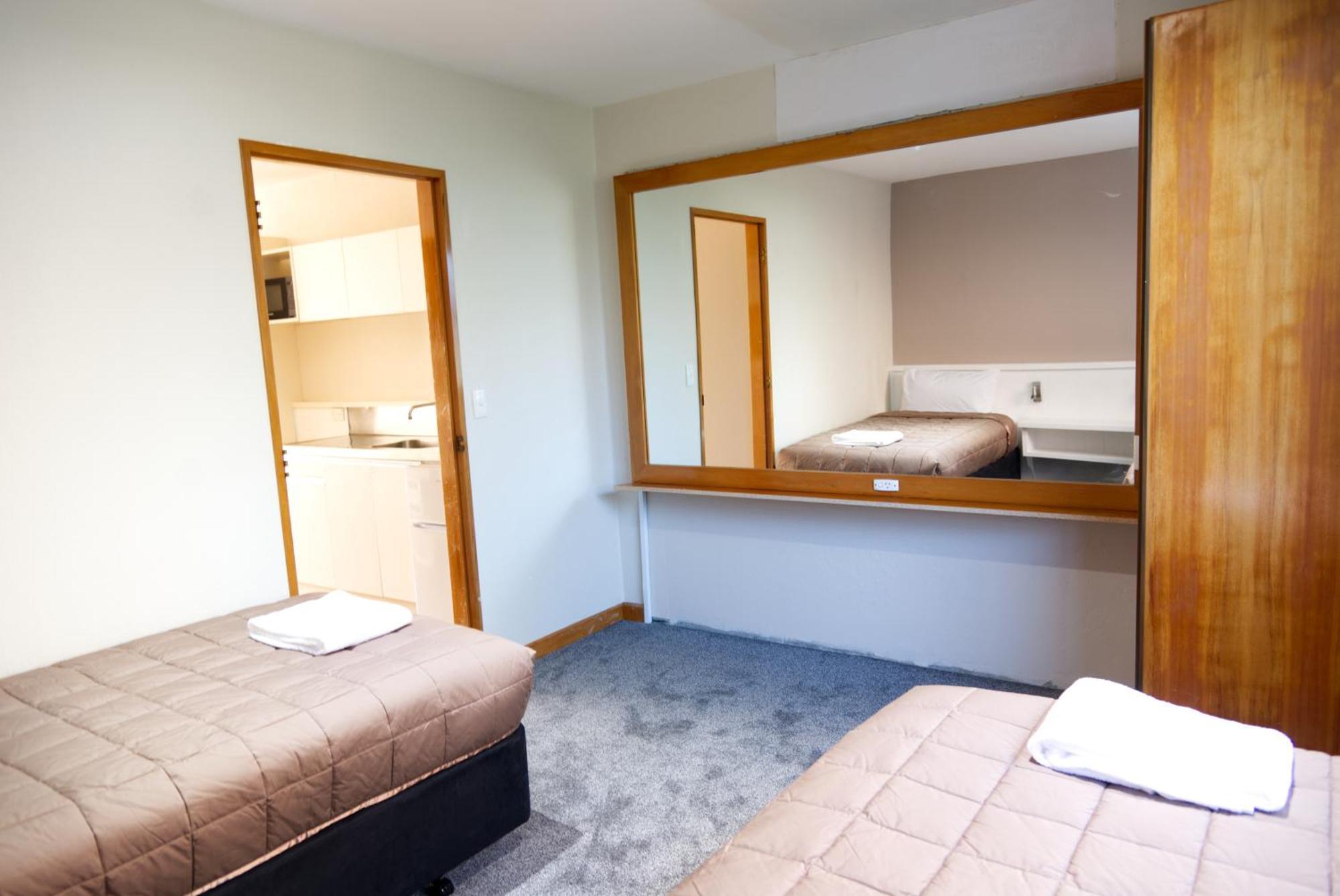 Aotea Lodge Porirua Buitenkant foto