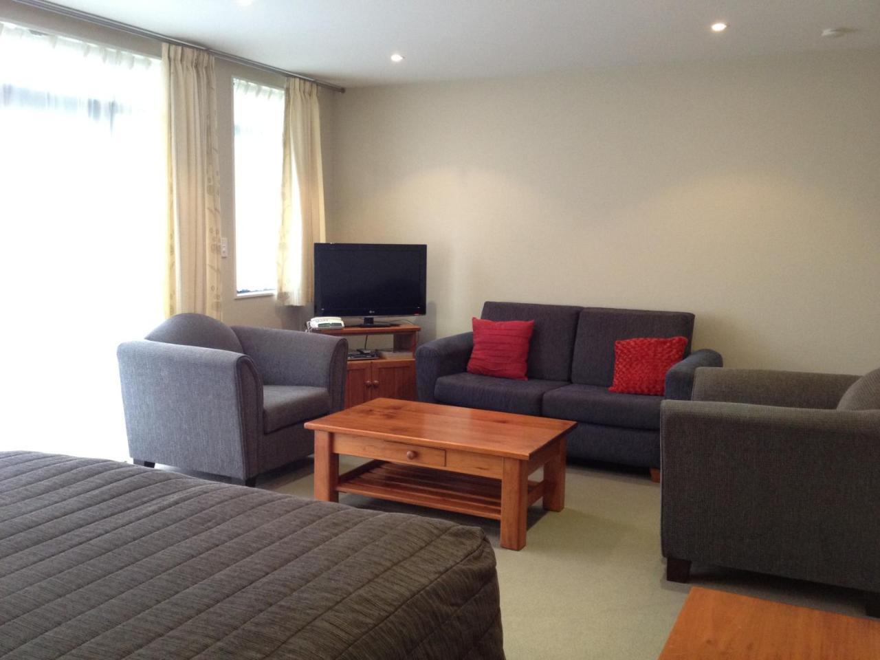 Aotea Lodge Porirua Buitenkant foto