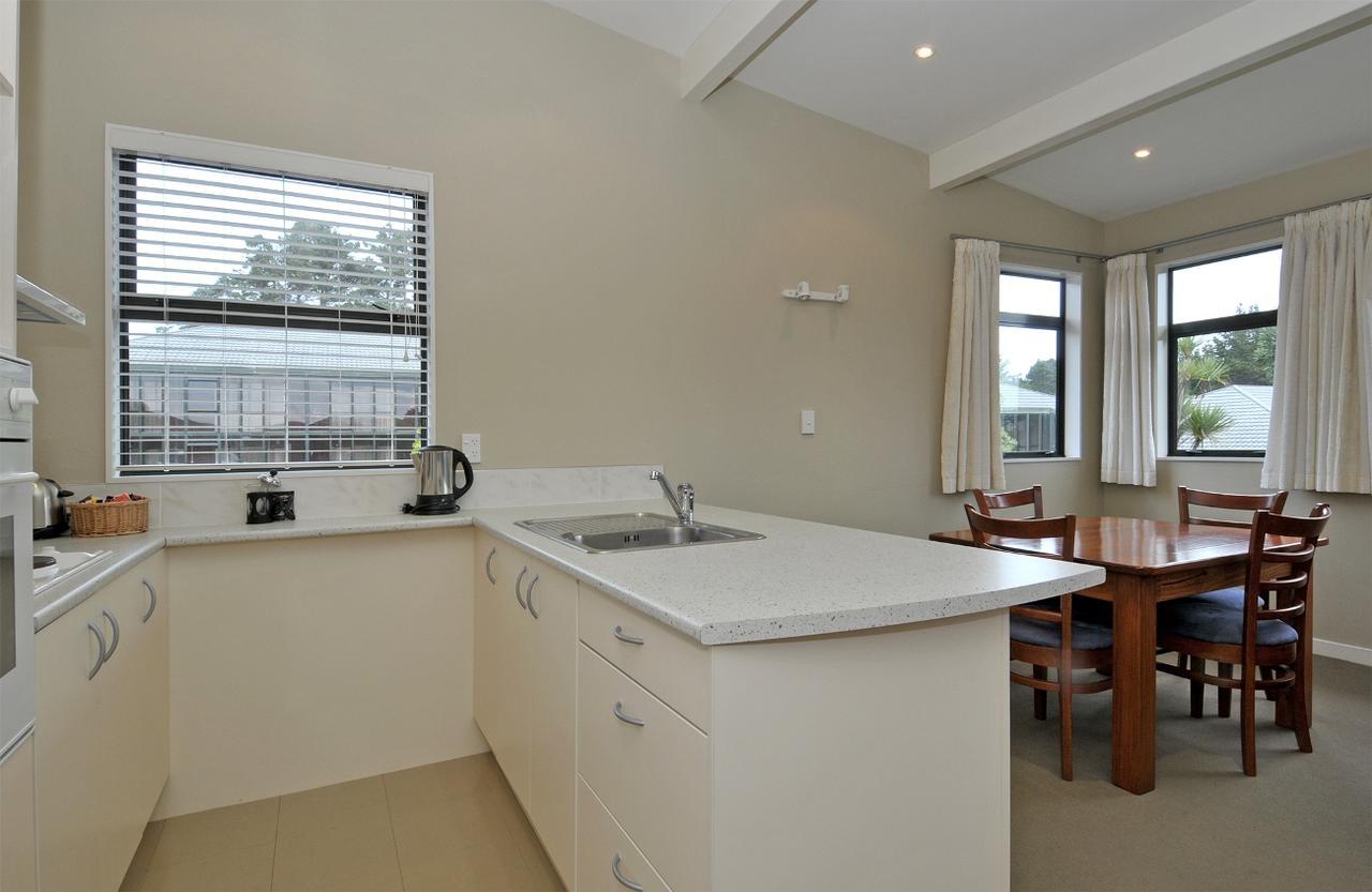 Aotea Lodge Porirua Buitenkant foto